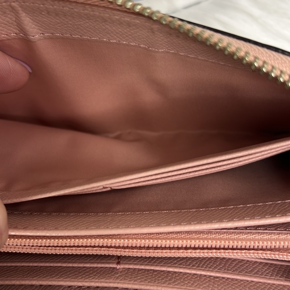 GUC- Coach patent leather longWallet - Picture 7 of 11